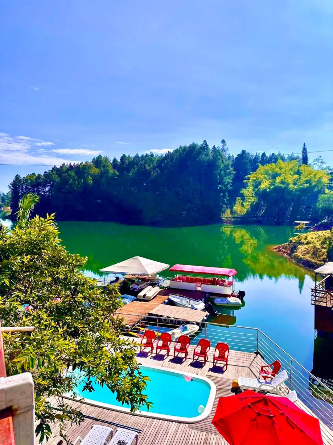 Vista del embalse desde la finca