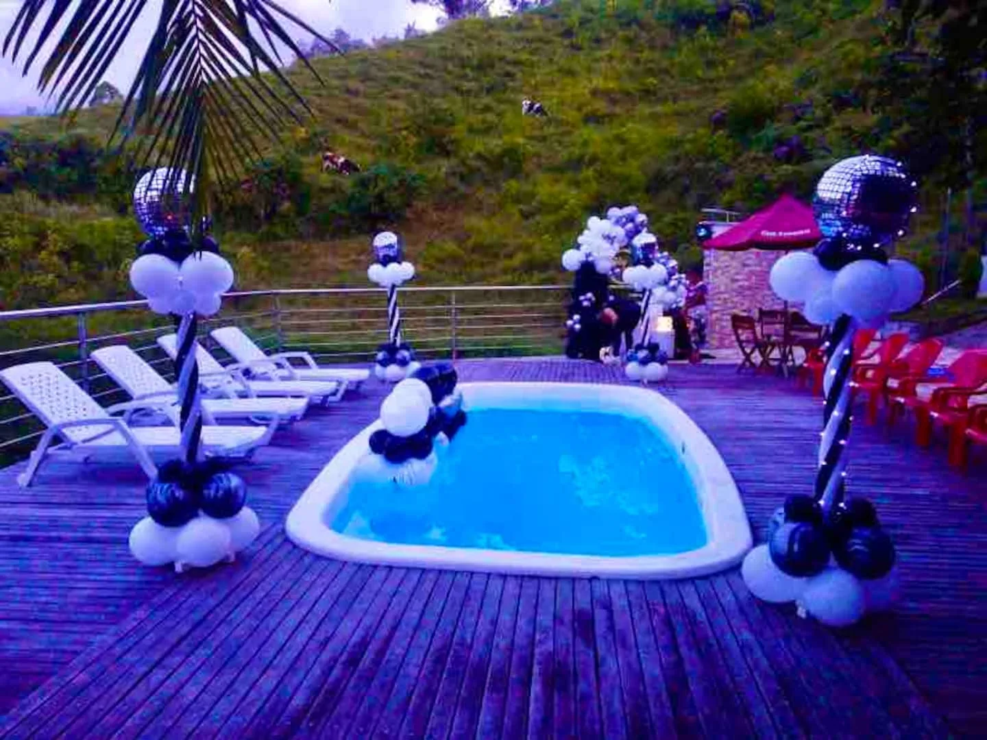 Piscina decorada para una celebración